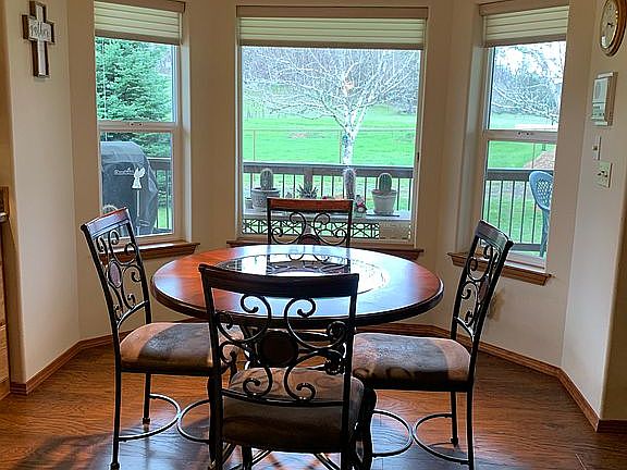5th image of 405 Heartwood Ln
