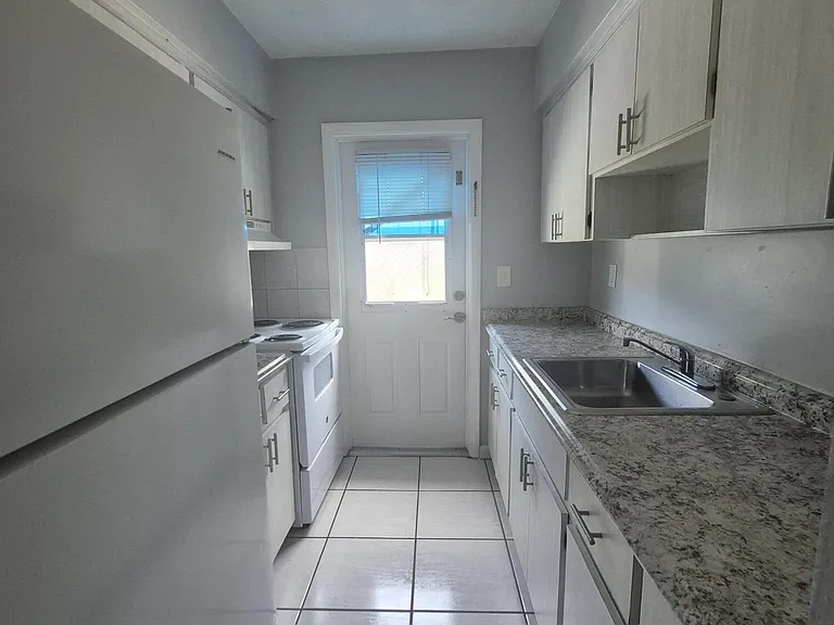7221 Venetian St #9 — Photo 5
