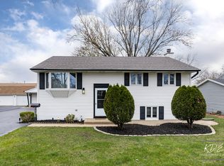 7622 Sprucewood Ave, Woodridge, IL