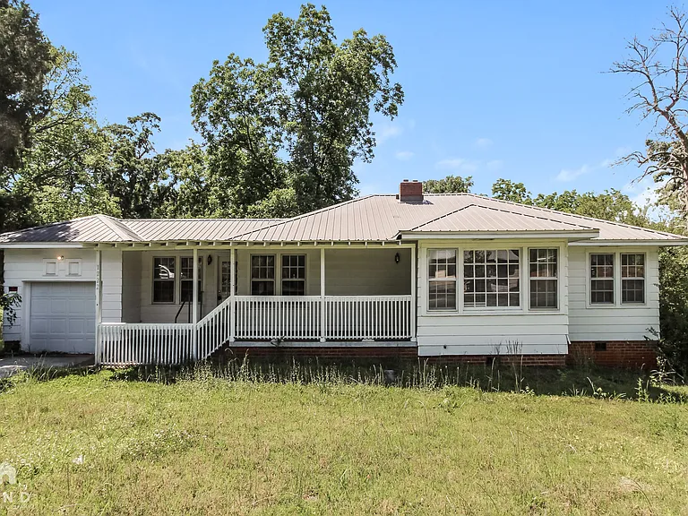 1222 Eastern Valley Rd — Photo 1