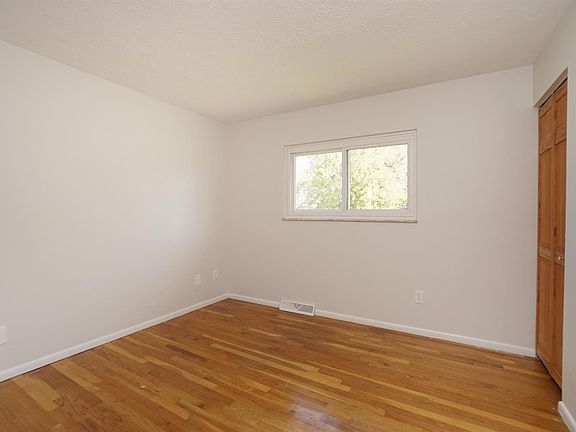 4th image of 951 Patricia Ln