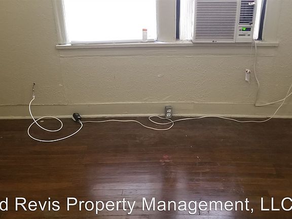 5th image of 518 W Avenue F