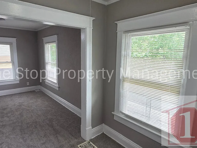 2821 Wabash Ave — Photo 24