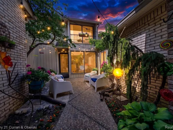 1148 Hillpointe Cir #46, Bloomfield Hills, MI 48304