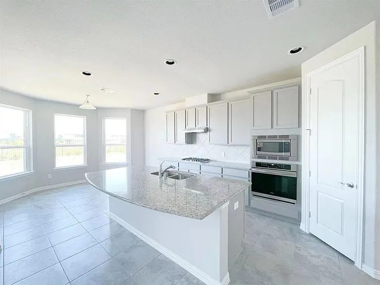 440 Round Lake Dr — Photo 10