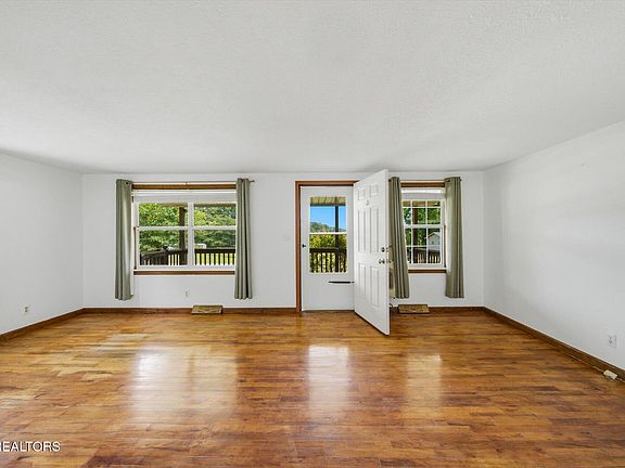 4th image of 3317 Pink Hatcher Ln