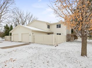 884 Monterey Dr, Shoreview, MN 55126