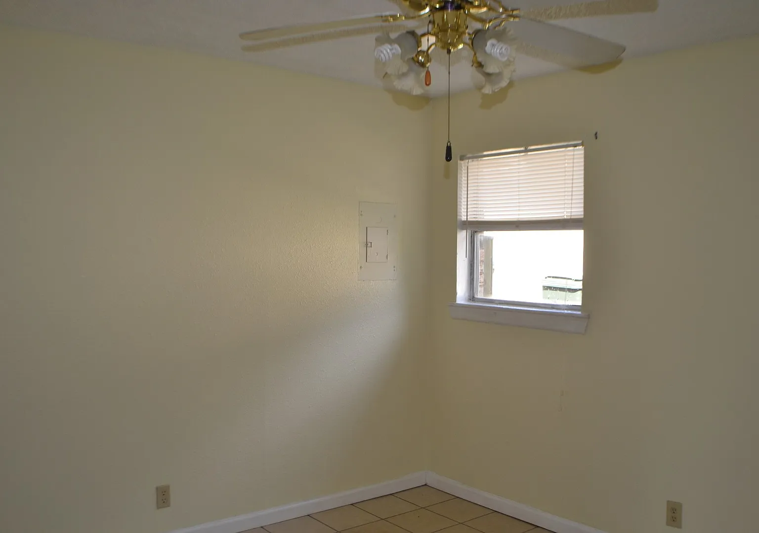 Half Duplex 2 Bedrooms 2 Baths For Lease in Sherman — Photo 3