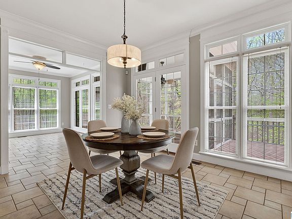 5th image of 133 Windsor Cir