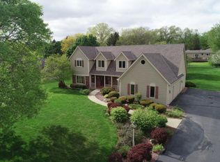 14960 Shamrock Ln, Brookfield, WI 53005