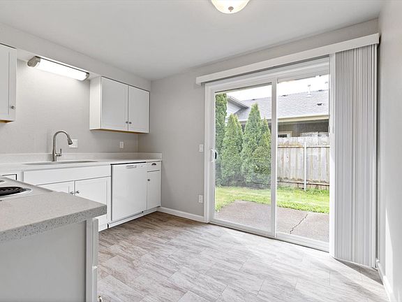 4th image of 2556 Hill St SE