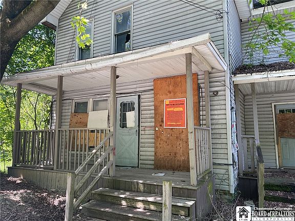 3rd image of 321 Allen St