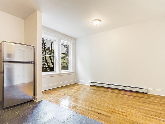 4th image of 310 Ege Ave