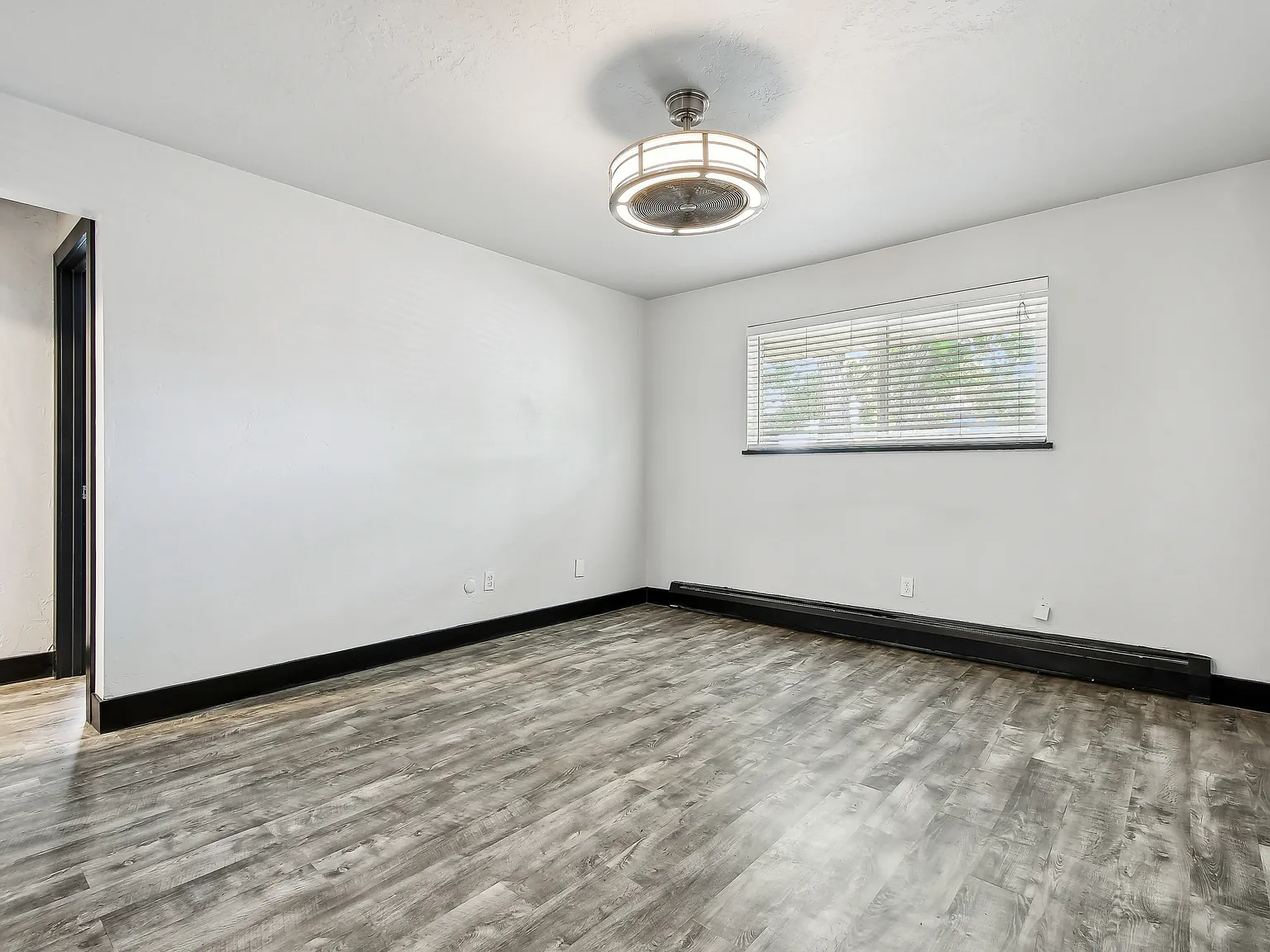 2 bed, 950 sqft, $1,800 — Photo 3