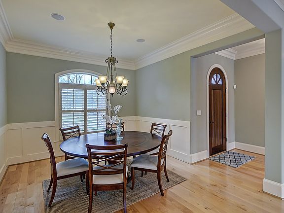 3rd image of 106 Shelburne Pl
