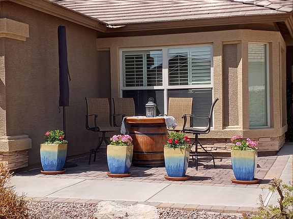 Front patio seating/eating area