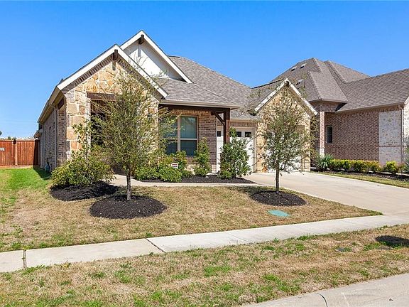 3rd image of 1634 Lost Pines Ln
