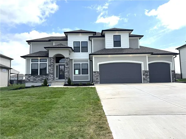 3207 SW Enoch St, Lees Summit, MO 64082