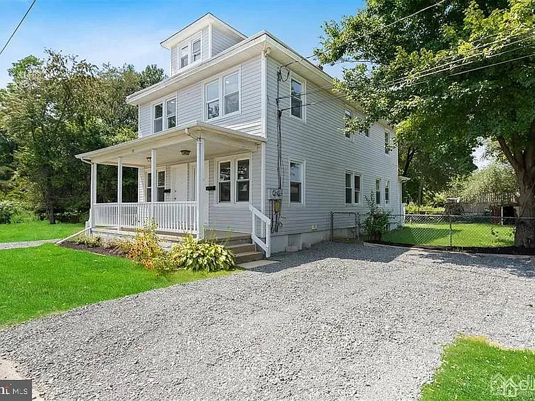 28 Victoria Ave #A — Photo 1