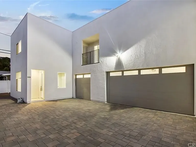 5008 Topanga Canyon Blvd — Photo 2