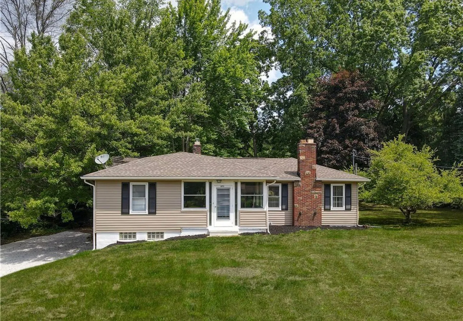 375 Eastwood Ave photo 1