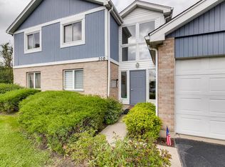 320 N Frontage Rd #4A2, Clarendon Hills, IL 60514