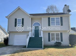 1069 Meadow Glen Cir, Fairburn, GA 30213