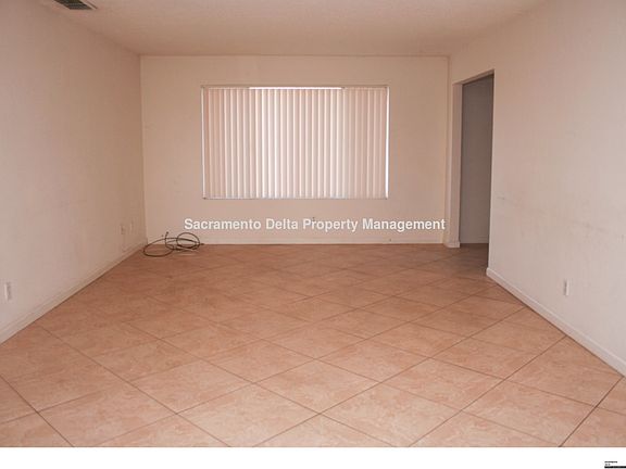 2nd image of 635 Turnstone Dr