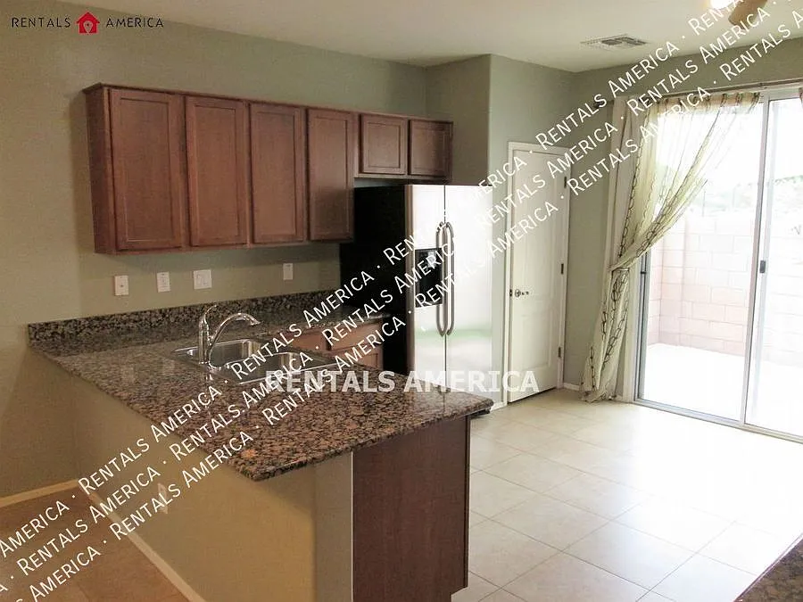 3 bed, 2.5 bath, 1500 sqft, $1,950 — Photo 4