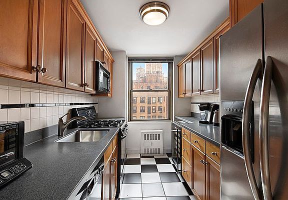 3rd image of 301 E 79th St APT 17H