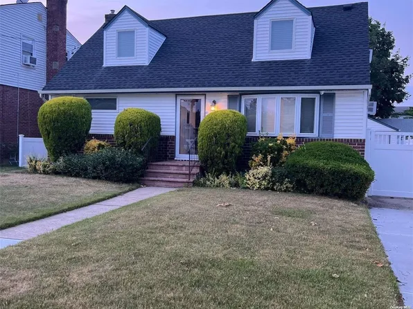 988 Hancock Avenue, Franklin Square, NY 11010