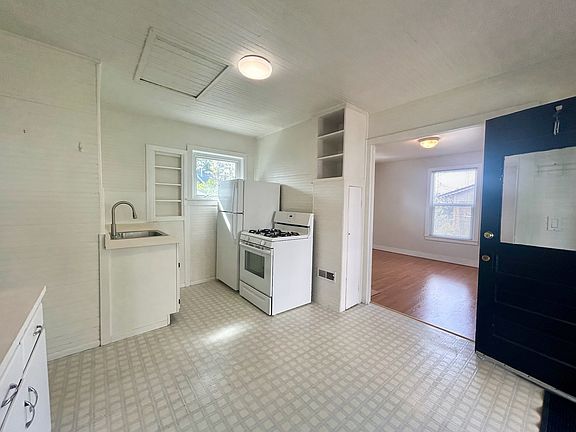 5th image of 2529 1/2 1st Ave W