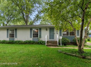 200 Melinda Dr, South Elgin, IL 60177