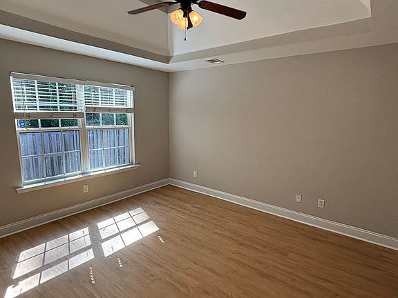 4th image of 806 Whispering Willow Ct