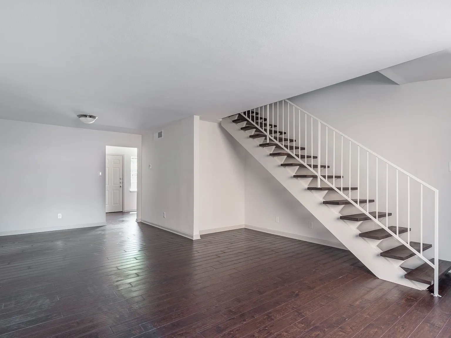 Mosaic Apartments — Photo 3