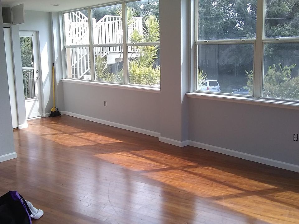 1st image of 445 32nd Ave N