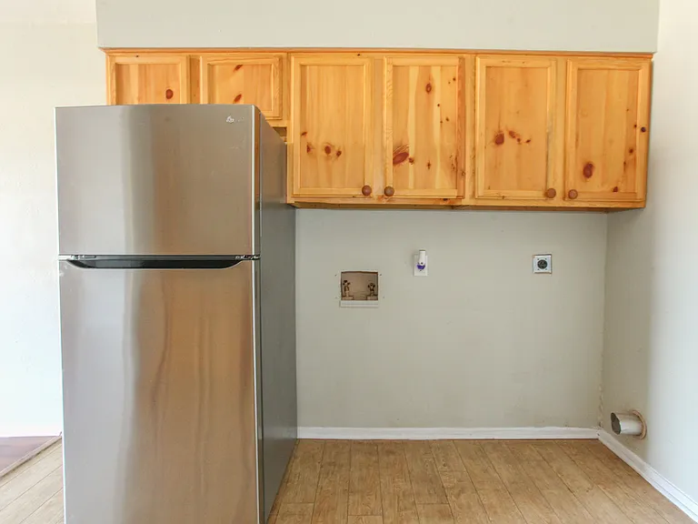 1406 S Goliad St #A — Photo 4