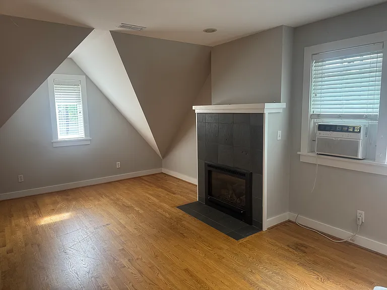 931A NE Cesar E Chavez Blvd #A — Photo 2