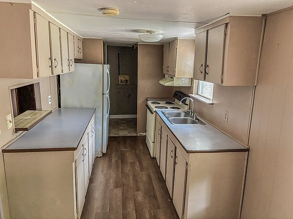 3rd image of 313 NW Park Dr