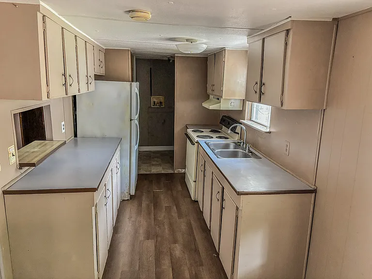 313 NW Park Dr — Photo 3