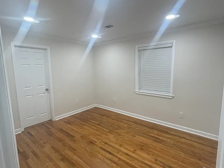 520 W 8th St — Photo 17