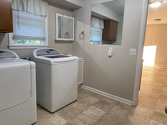 5th image of 2792 Lewis Dr