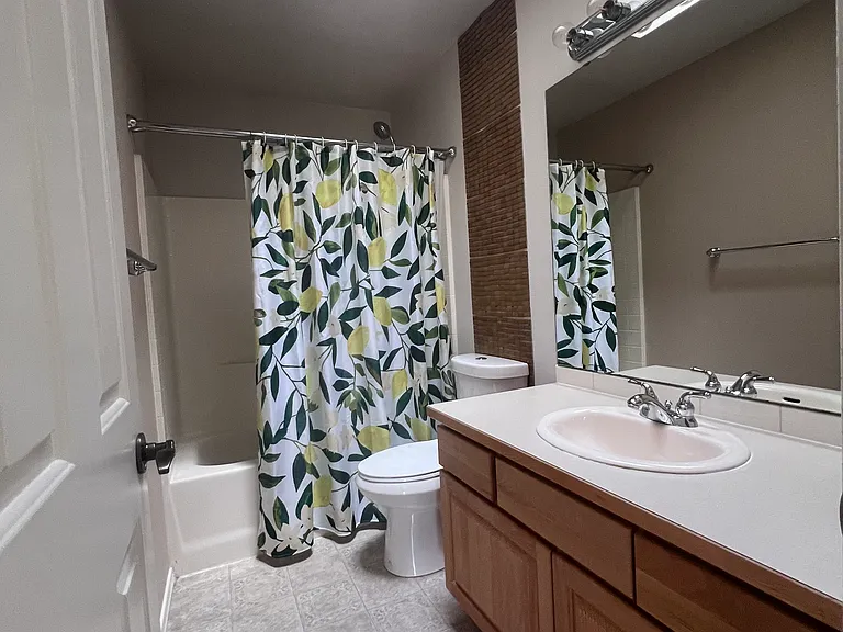 Upstair share bathroom