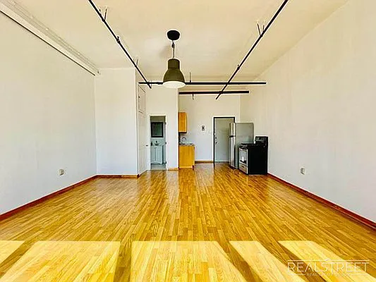 Rented by Real Street Inc | media 3