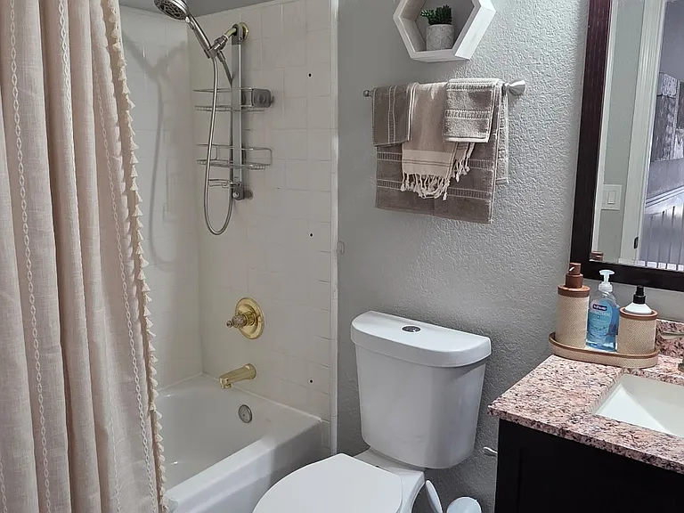 430 Guinevere Ct — Photo 21