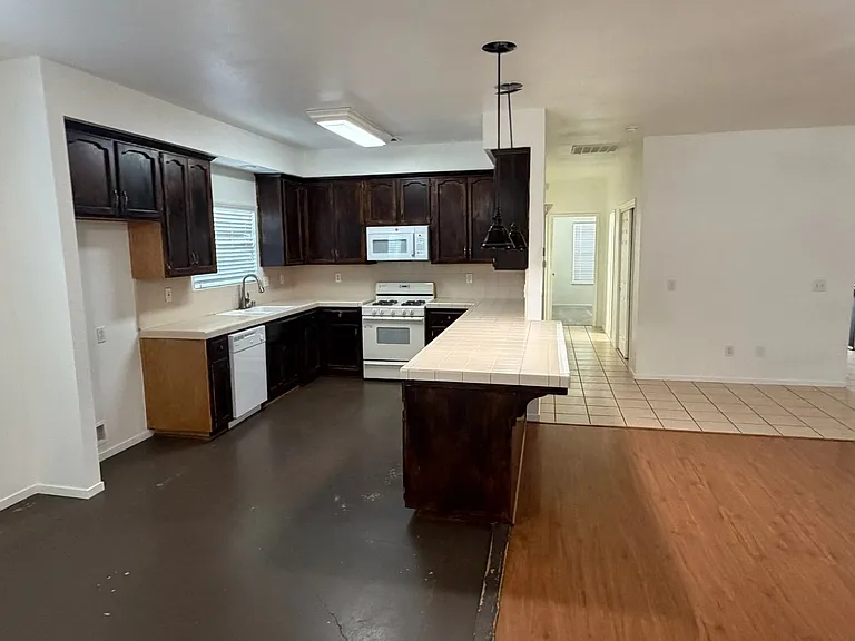 1339 Vine St — Photo 6