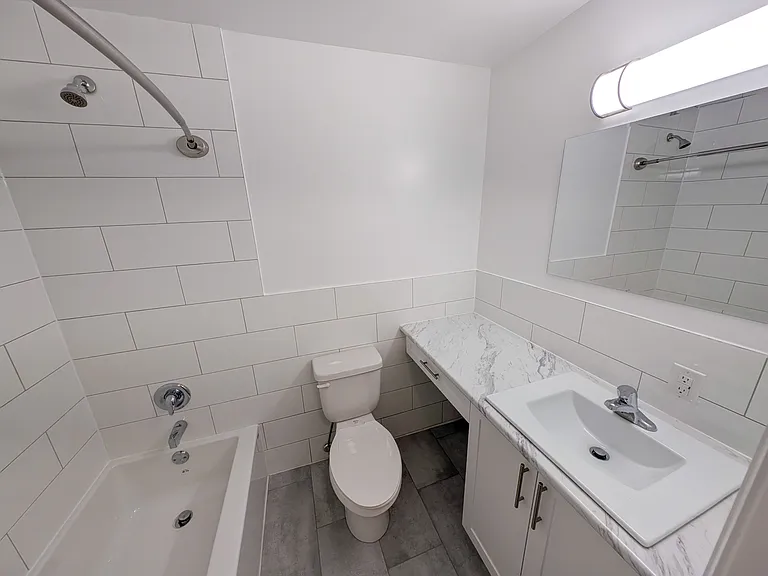 55 Wellington St W — Photo 11