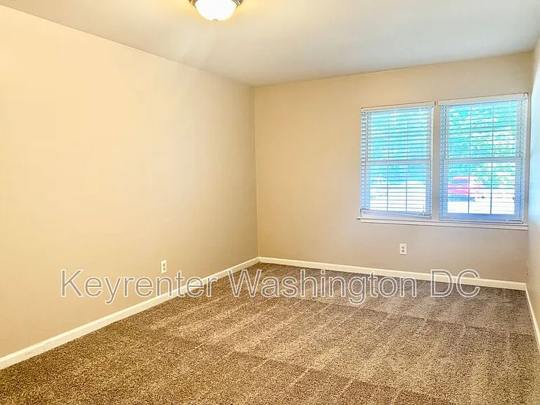 17405 Pipers Way — Photo 12