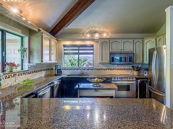 3rd image of 23862 Lakeview Ct