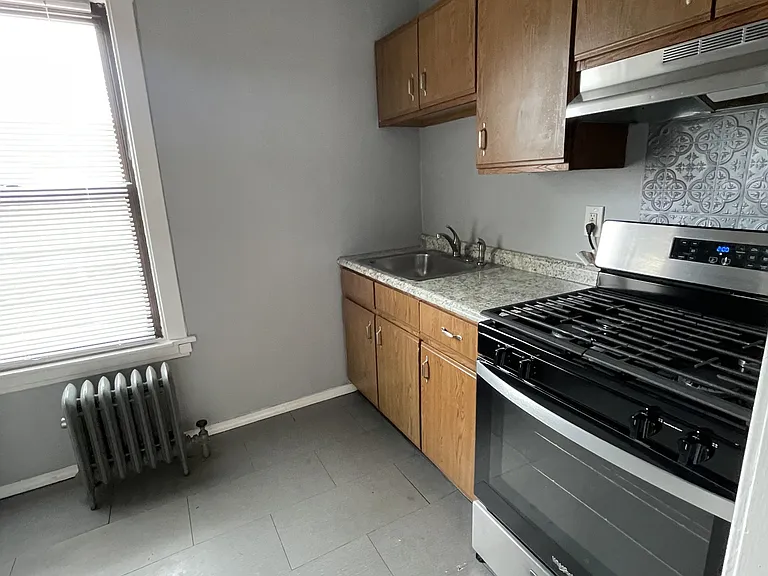 7001-05 Roosevelt Road - Unit 14 — Photo 3
